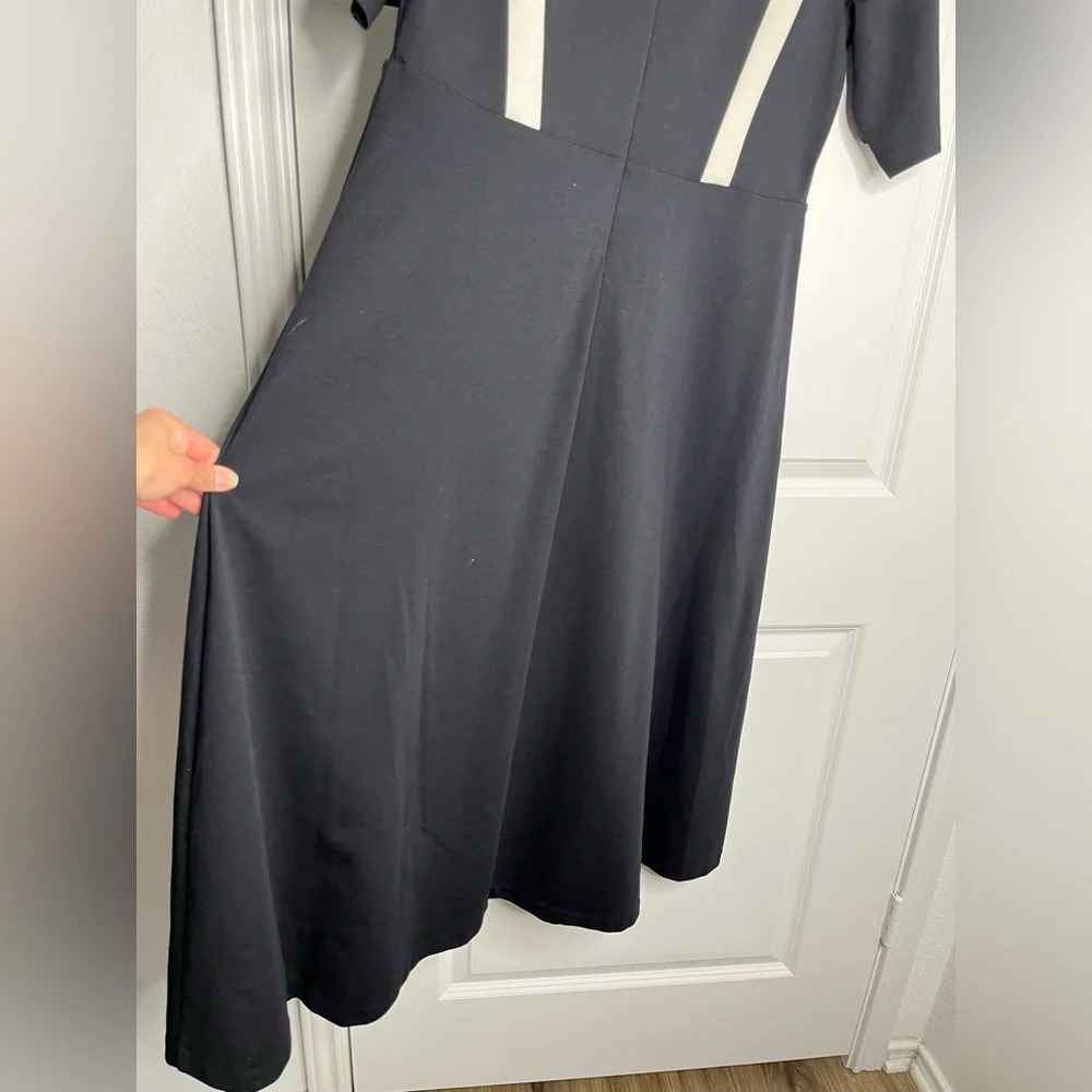 Boden Emily Ponte Midi Dress Black and White
Scoop Neck Size 14L NWT - Picture 10 of 11